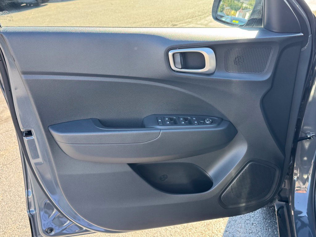 Used 2024 Hyundai Venue SEL FWD image 32