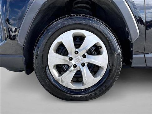 Used 2021 Toyota RAV4 LE FWD image 10