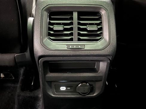 Certified 2022 Volkswagen Tiguan SE R-Line image 22
