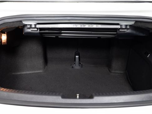 Used 2019 Volkswagen Beetle 2.0T SE w/ SE Premium Package FWD image 17