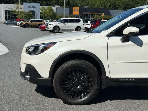 Used 2018 Subaru Outback 2.5i Premium AWD/4WD image 12