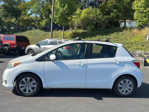 Used 2012 Toyota Yaris LE FWD image 6