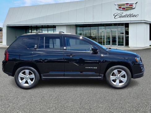 Used 2017 Jeep Compass Latitude AWD/4WD image 7