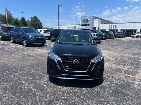 Used 2024 Nissan Kicks S FWD image 3