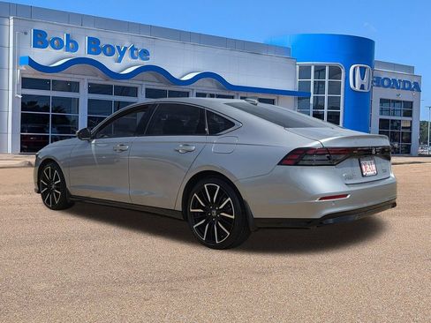 Used 2023 Honda Accord Touring image 7