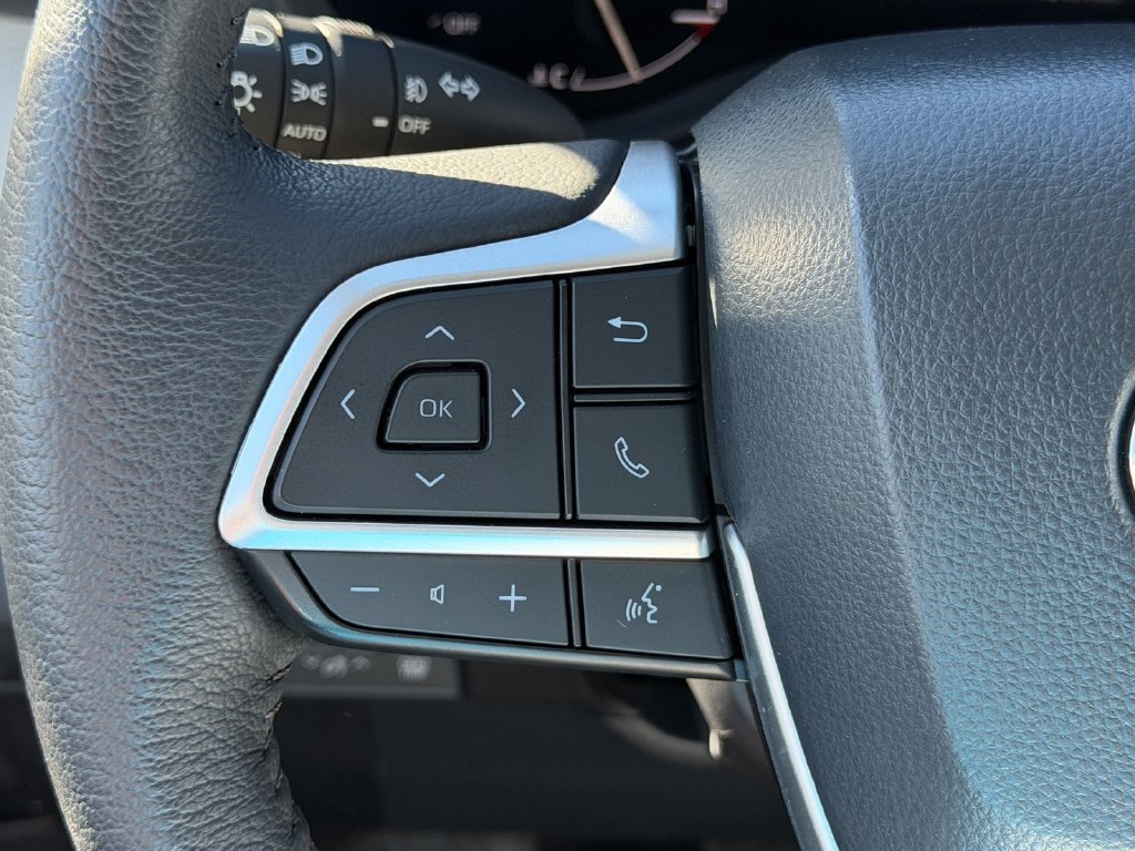 Used 2026 Toyota Sienna XLE FWD image 12