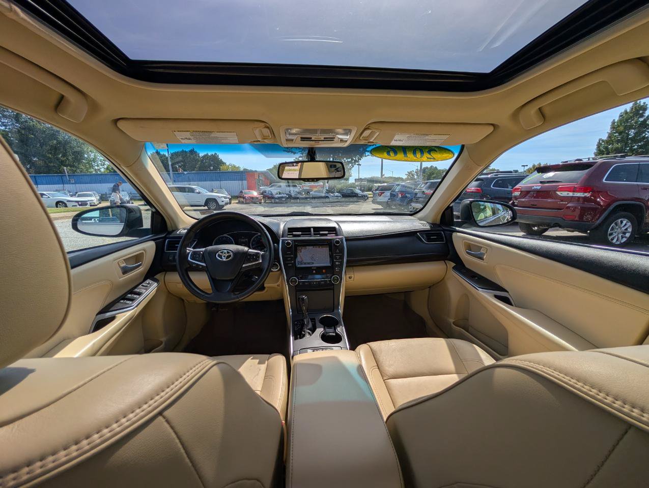 Used 2016 Toyota Camry XLE w/ Moonroof Package FWD image 29