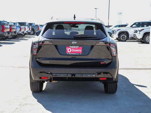 Used 2026 Nissan Kicks SR w/ SR Premium Package FWD image 7