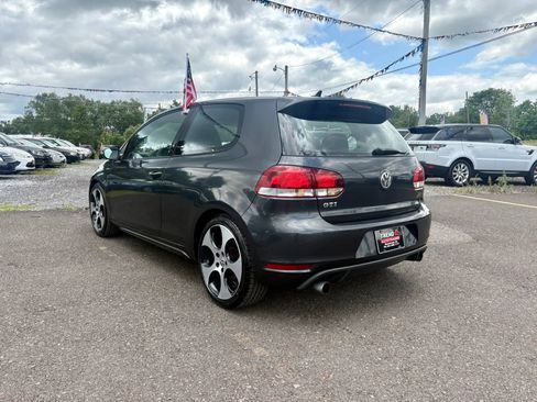 Used 2011 Volkswagen Golf 2-Door FWD image 3