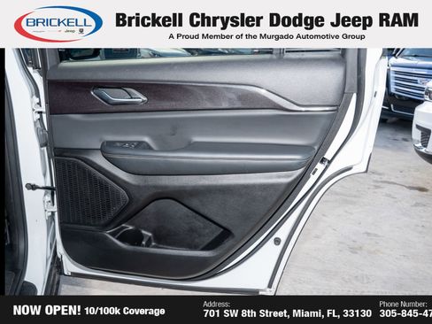 Used 2023 Jeep Grand Cherokee L Laredo image 15