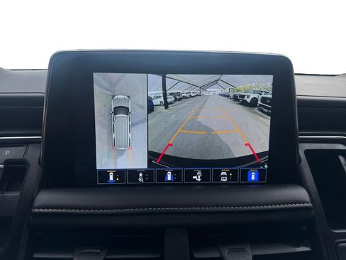 Used 2023 GMC Yukon XL SLT w/ SLT Premium Package image 29