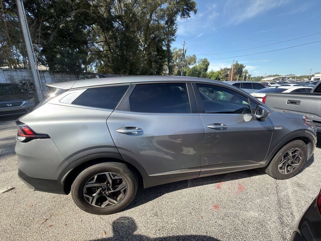 Certified 2025 Kia Sportage LX FWD image 3