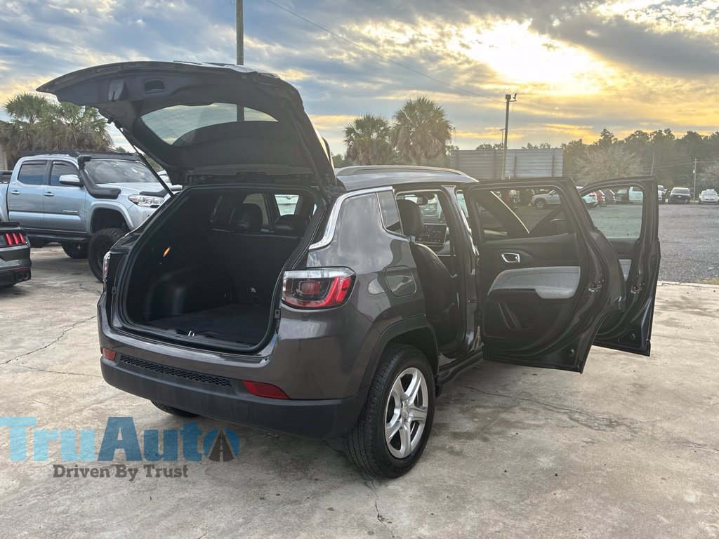 Used 2024 Jeep Compass Latitude AWD/4WD image 17