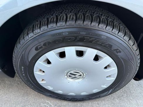 Used 2004 Volkswagen Passat GL FWD image 16