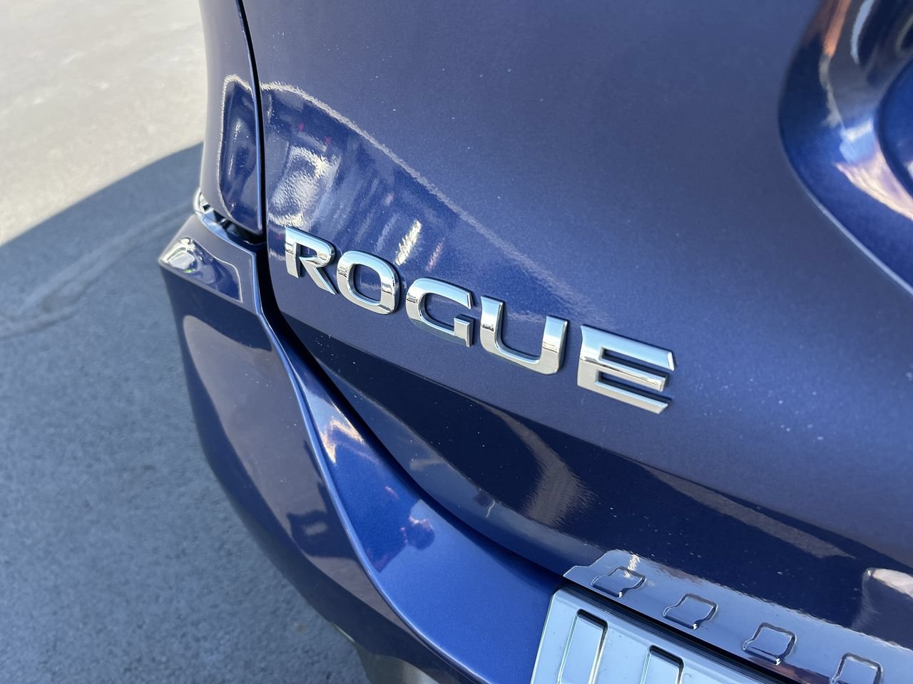 Used 2019 Nissan Rogue S w/ Special Edition Package FWD image 11