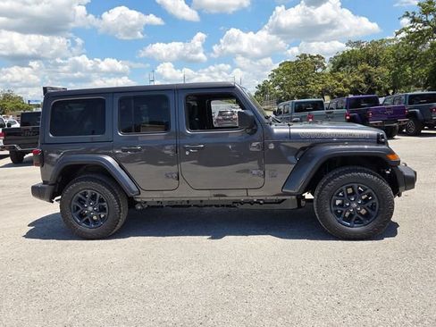 Used 2026 Jeep Wrangler Unlimited Sport AWD/4WD image 8