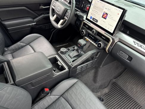 Used 2025 Toyota Tacoma TRD Off-Road w/ TRD Off Road Premium Package AWD/4WD image 15