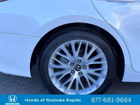 Used 2019 Toyota Camry XLE image 39