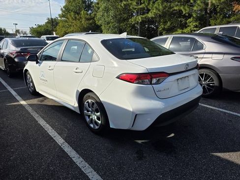 Used 2023 Toyota Corolla LE FWD image 3