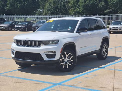Used 2024 Jeep Grand Cherokee Limited AWD/4WD image 2