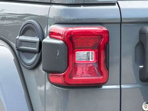 Used 2020 Jeep Wrangler Unlimited Sahara AWD/4WD image 9