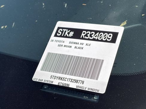 Used 2026 Toyota Sienna XLE FWD image 15