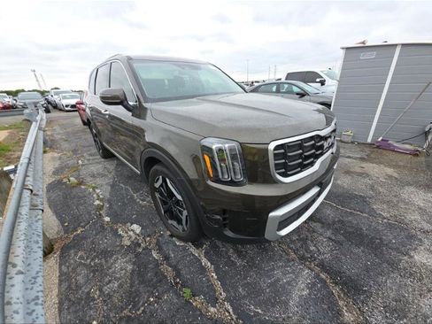 Used 2024 Kia Telluride S w/ S Sunroof Package FWD image 1