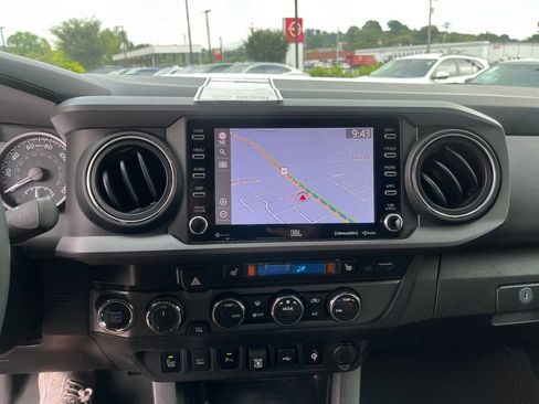 Used 2020 Toyota Tacoma TRD Sport w/ TRD Premium Sport Package AWD/4WD image 16