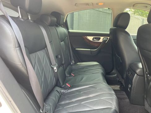 Used 2014 INFINITI QX70 2WD w/ Premium Package image 18