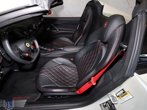 Used 2021 Ferrari 812 GTS RWD image 21