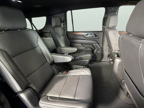 Used 2025 GMC Yukon XL Denali AWD/4WD image 33