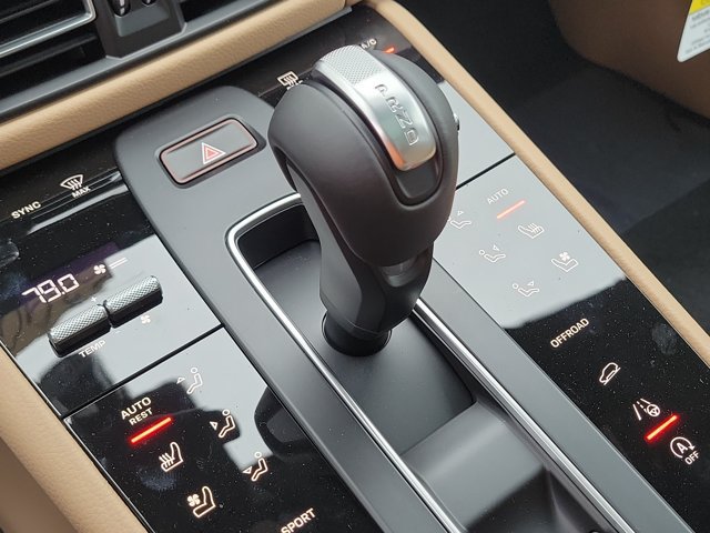 Used 2026 Porsche Macan AWD/4WD image 35