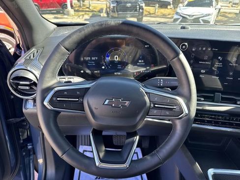 Used 2025 Chevrolet Equinox LT w/ Convenience Package II image 13