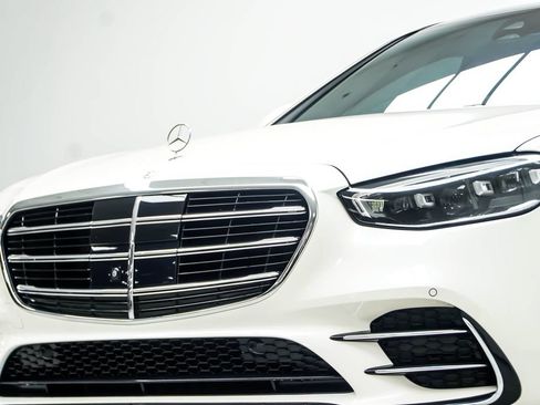 Used 2023 Mercedes-Benz S 500 4MATIC image 2