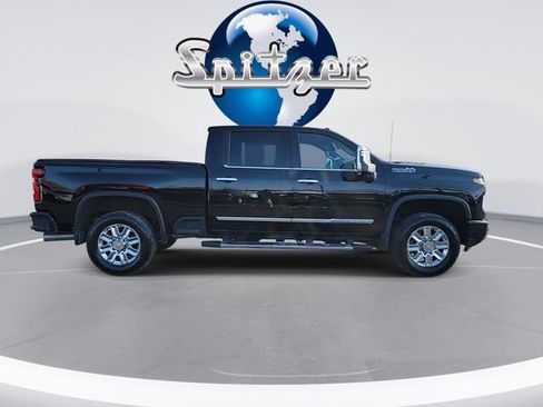 Used 2024 Chevrolet Silverado 2500 High Country w/ High Country Premium Package image 9