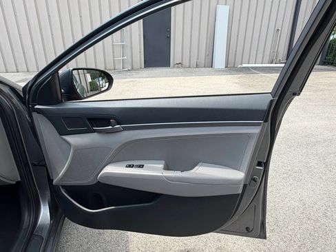 Used 2018 Hyundai Elantra SE FWD image 16