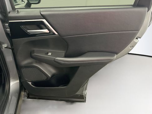 Used 2024 Mitsubishi Outlander SE AWD/4WD image 32