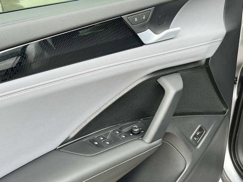 New 2026 Volkswagen Tiguan SE FWD image 10