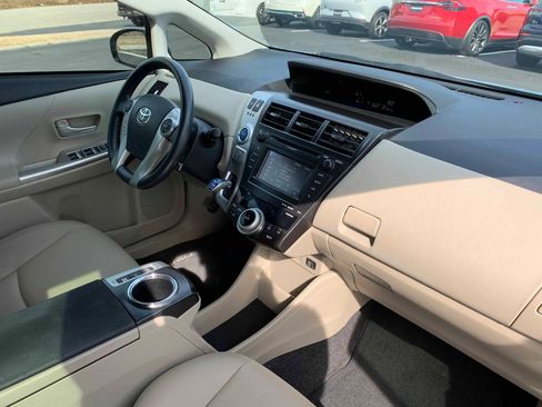 Used 2014 Toyota Prius V Five image 17