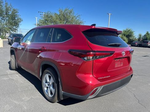 Used 2024 Toyota Highlander LE AWD/4WD image 13