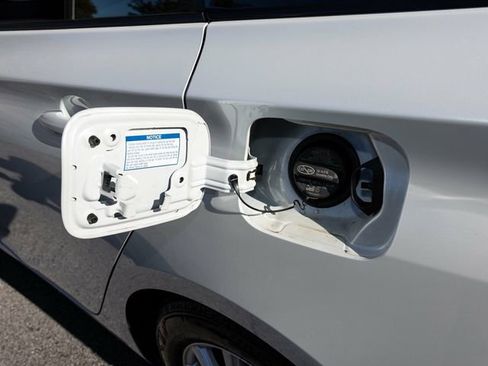 Used 2021 Toyota Prius AWD image 48