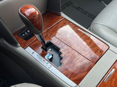 Used 2011 Toyota Camry image 24