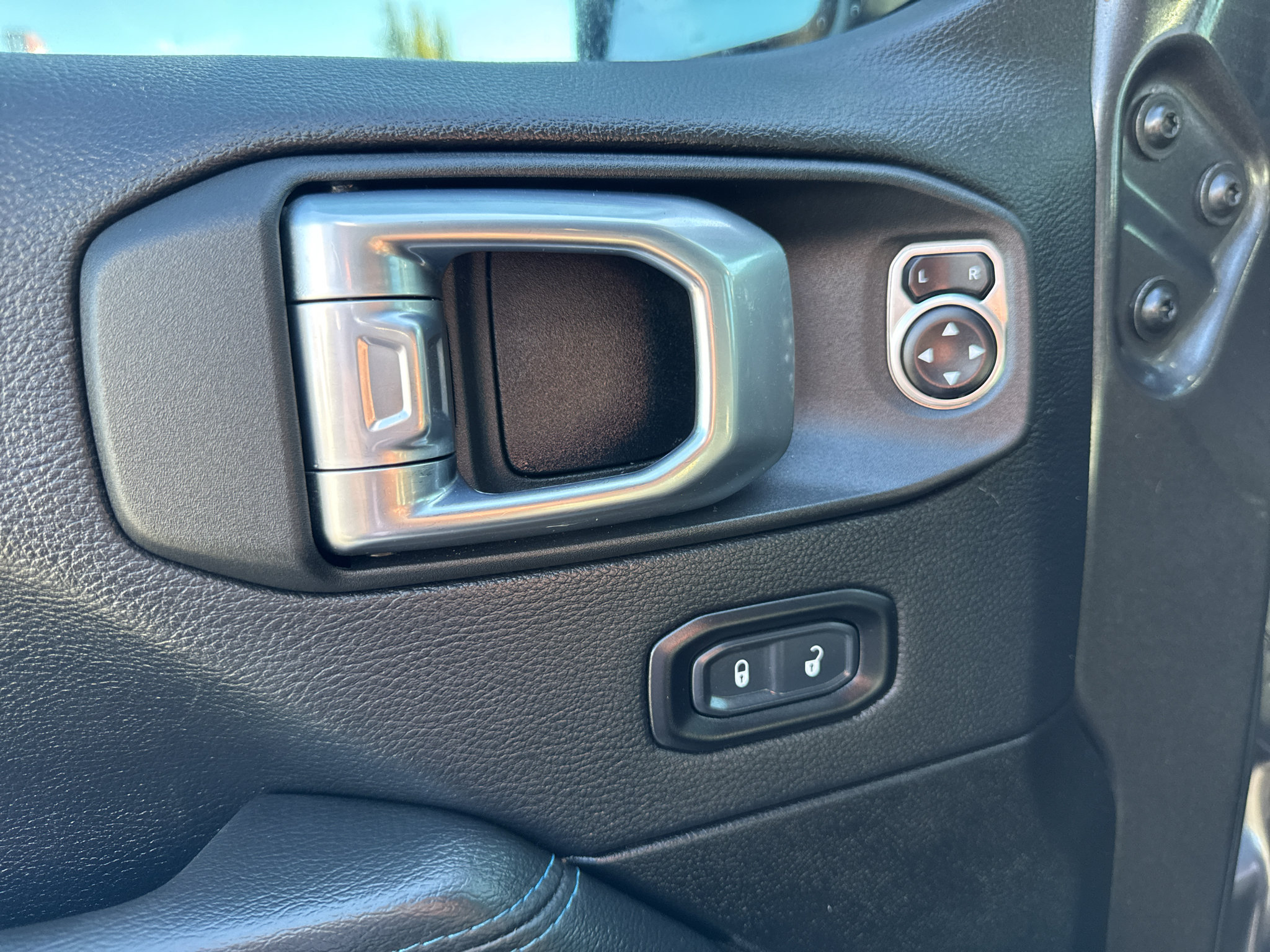 Used 2021 Jeep Wrangler Unlimited Rubicon 4xe w/ Cold Weather Group AWD/4WD image 11