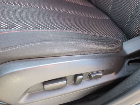 Used 2017 Chevrolet Equinox LT w/ Convenience Package image 12