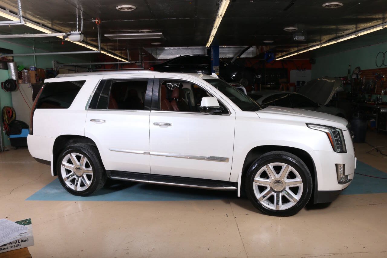 Used 2016 Cadillac Escalade Premium AWD/4WD image 4