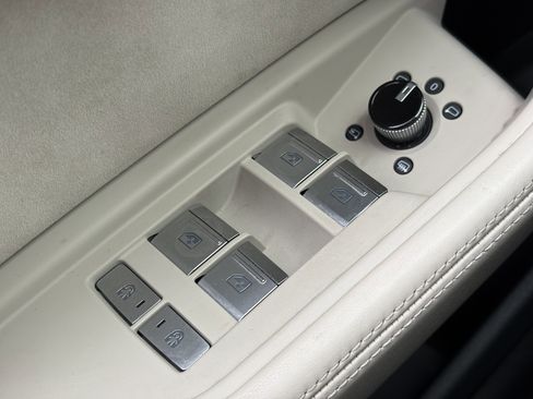 Used 2021 Audi e-tron Prestige w/ Prestige Package image 29