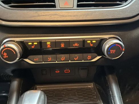 Used 2023 Nissan Altima 2.5 SV w/ SV Premium Package image 29