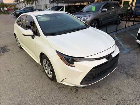 Used 2023 Toyota Corolla LE image 2