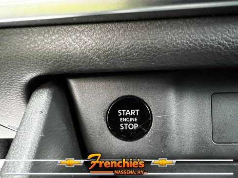 Used 2025 Nissan Rogue SV AWD/4WD image 16