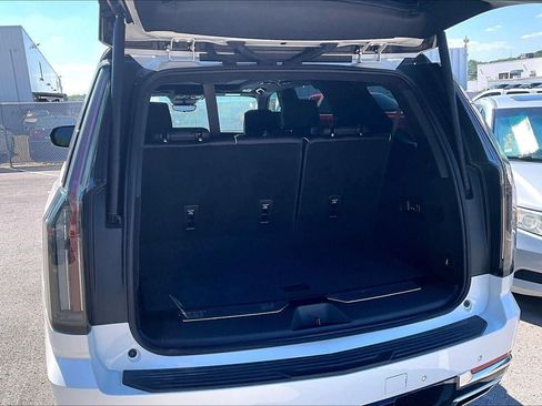 Used 2025 Cadillac Escalade Premium Luxury Platinum AWD/4WD image 4